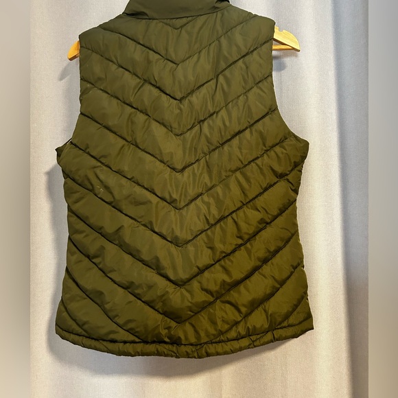 3/25$ Gap Puffy Vest - Picture 2 of 2